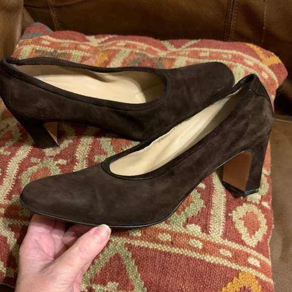 8.5 Ferragamo Brown Suede Block Heel pumps - Picture 3 of 15